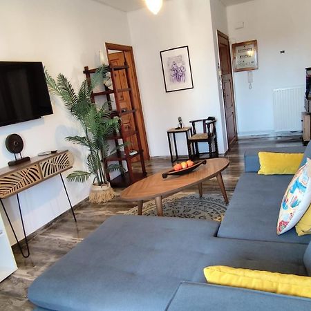 Lauren'S Charm Town Apartment Лефкада Экстерьер фото